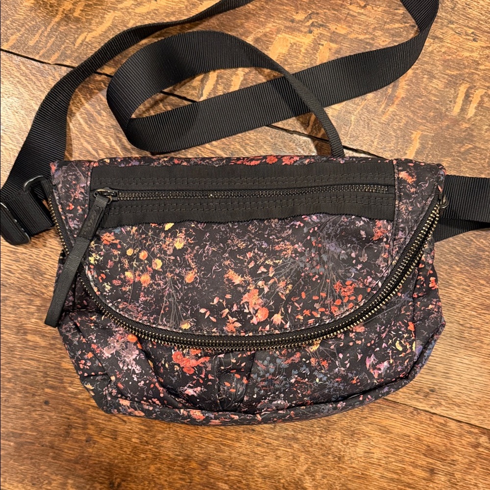 Lululemon festival bag